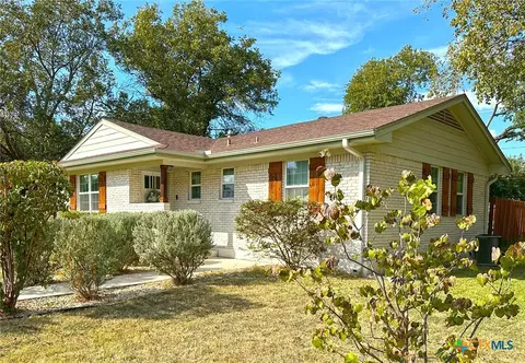 105 E Cherokee Dr, Harker Heights, TX 76548