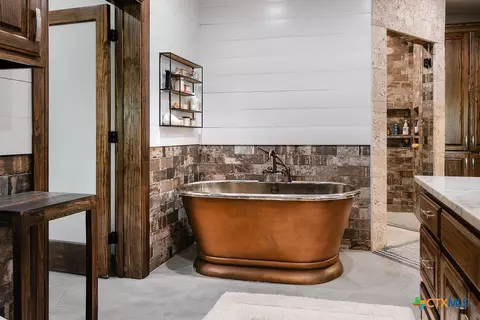 Bath - 436 Jentry Rd, Inez, TX 77968 photo 2 of 5