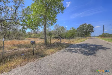 445 Single Oak Rd, Seguin, TX 78155