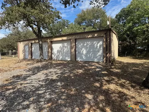 2802 W 4th St, Cameron, TX 76520