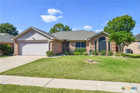 303 Bridle Ln, Victoria, TX 77904