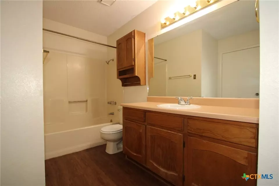 Bath - 1703 Dickens Dr, Killeen, TX 76543 photo 5 of 5