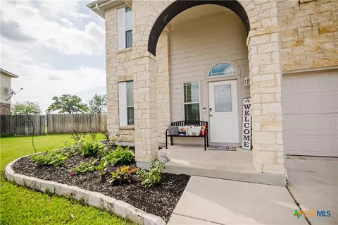 201 Boulder Ridge Dr, Cuero, TX 77954
