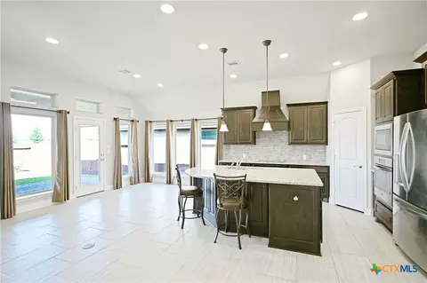 2016 Glen Holw, Seguin, TX 78155