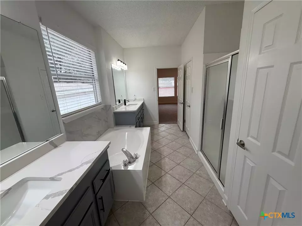 Bath - 11711 Rydalwater Ln, Austin, TX 78754 photo 2 of 2