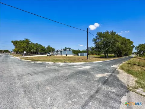 206 N 6th St, Jarrell, TX 76537