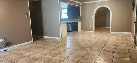 Living - 604 Davis St, Edna, TX 77957 photo 1 of 3