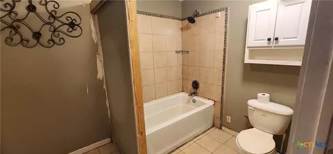 Bath - 604 Davis St, Edna, TX 77957 photo 3 of 6