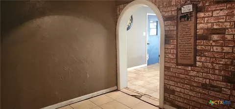 Entry Way - 604 Davis St, Edna, TX 77957 photo 4 of 4