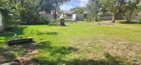 Exterior - 604 Davis St, Edna, TX 77957 photo 2 of 3