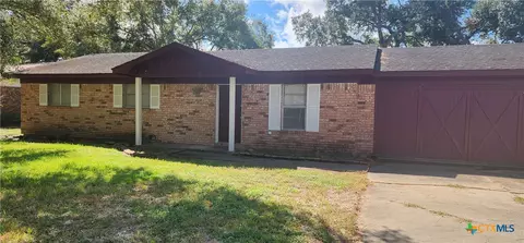 604 Davis St, Edna, TX 77957