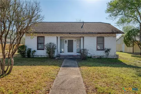 Exterior - 809 S Pecan Ave, Luling, TX 78648 photo 2 of 7