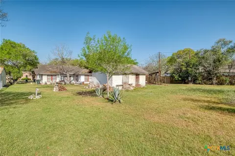 Exterior - 809 S Pecan Ave, Luling, TX 78648 photo 7 of 7