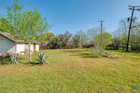 Exterior - 809 S Pecan Ave, Luling, TX 78648 photo 6 of 7