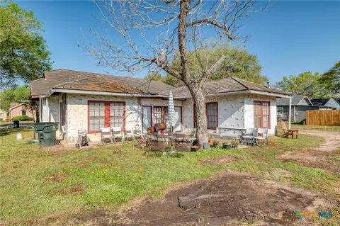 Exterior - 809 S Pecan Ave, Luling, TX 78648 photo 4 of 7