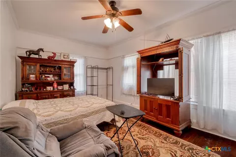 Bedroom - 809 S Pecan Ave, Luling, TX 78648 photo 1 of 8