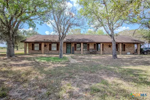 25195 Us Highway 77, Yoakum, TX 77995