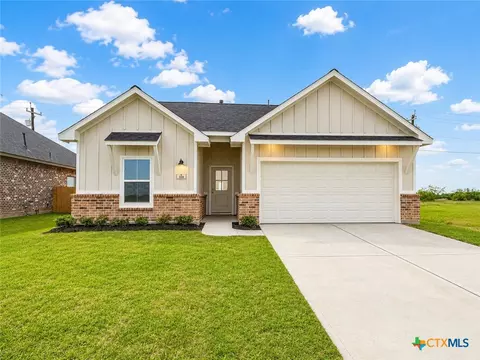 318 Cardinal Dr, Port Lavaca, TX 77979