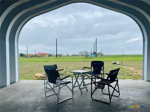 63 Wahoo Ln, Palacios, TX 77465