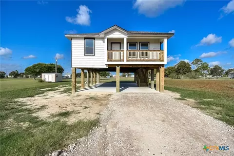 544 Buckskin Dr, Palacios, TX 77465
