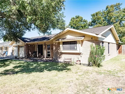 716 Westwood Dr, Port Lavaca, TX 77979