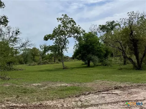 573 Robinhood Rd, Victoria, TX 77905