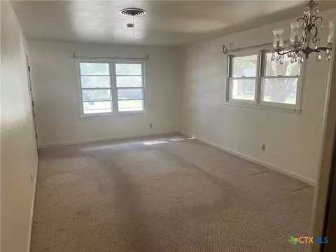 Living - 206 W Young, Temple, TX 76501 photo 2 of 3