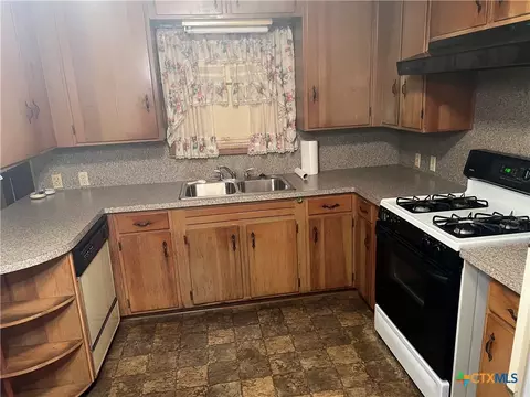 Kitchen - 206 W Young, Temple, TX 76501 photo 1 of 2