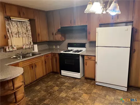 Kitchen - 206 W Young, Temple, TX 76501 photo 2 of 2