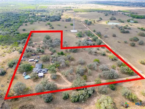389 Hausmann Rd, Cuero, TX 77954