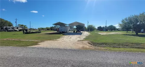 507 W Oakland Ave, Seadrift, TX 77983