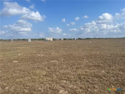 255 Saltgrass Ln, Victoria, TX 77904