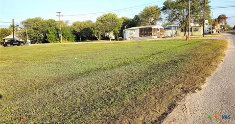 502-508 S Main St, Seadrift, TX 77983