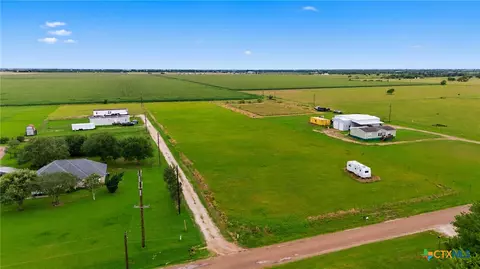 612 Wischkaemper Rd, Victoria, TX 77905
