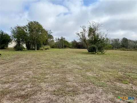 2112 S Laurent St, Victoria, TX 77901