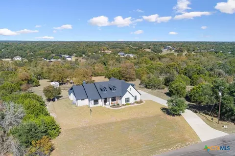 1250 E Creekview Dr, Salado, TX 76571