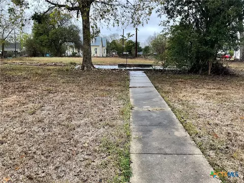 310 Stockdale St, Cuero, TX 77954