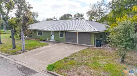 911 Depot St, El Campo, TX 77437