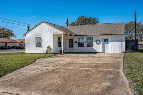 101 Lubbock St, Point Comfort, TX 77978