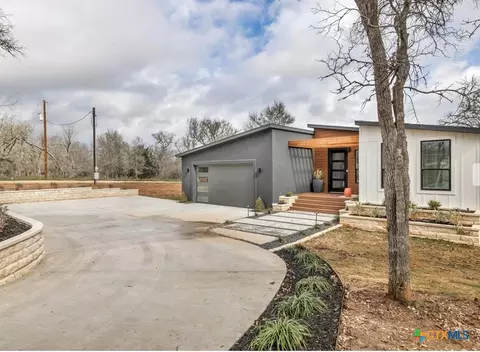 942 Chamberlin Rd, Dale, TX 78616