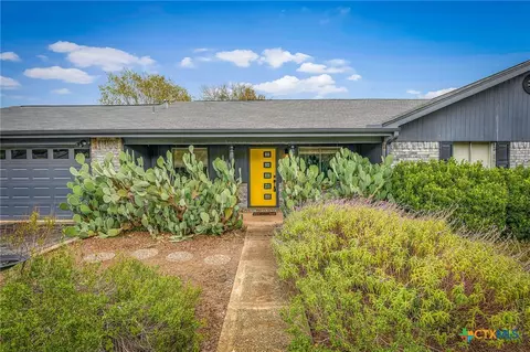 960 Twin Oaks Dr, New Braunfels, TX 78130