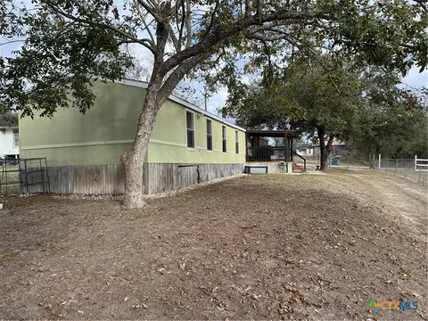 107 Dallas St, Goliad, TX 77963