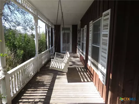 342 W Oak St, Goliad, TX 77963