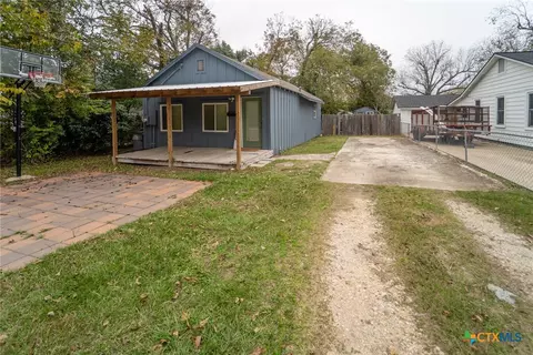 1006 W North St, Victoria, TX 77901