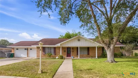 403 Salisbury Ln, Victoria, TX 77904