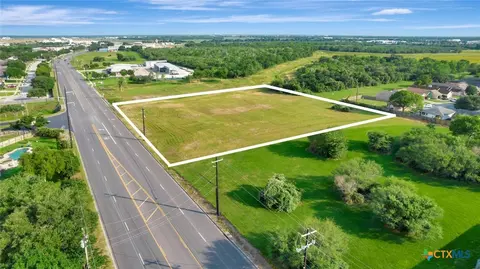 801 N John Stockbauer Dr, Victoria, TX 77904