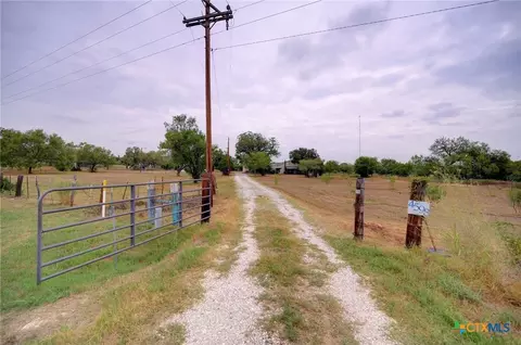 4598 State Highway 173, Devine, TX 78016