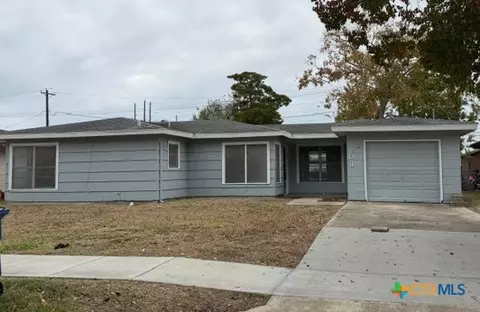203 Houston St, Port Lavaca, TX 77979