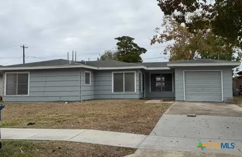 203 Houston St, Port Lavaca, TX 77979
