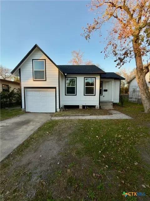 1312 E Anaqua Ave, Victoria, TX 77901